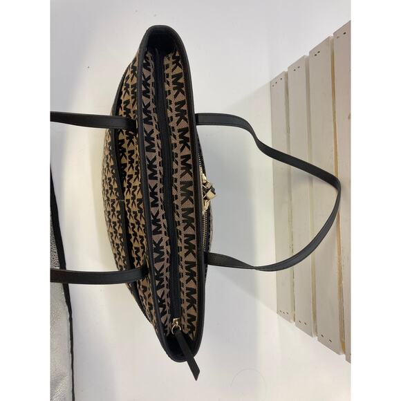 MICHAEL KORS, LARGE CANVAS SIGNATURE PRINT SHOULDER BAG - Picture 6 of 11